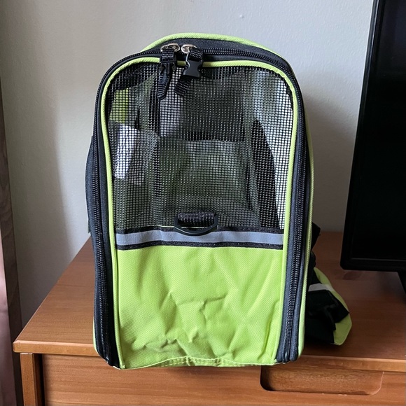 Paws & Pals small pet carrier in green - Picture 3 of 8